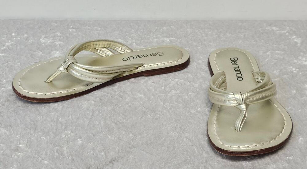 Bernardo Miami Womens Gold Leather Thong Sandals-Size 7N